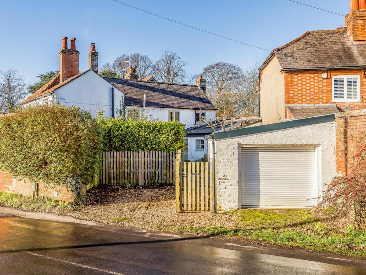 Pass The Keys Charming Downland Cottage ชิชิสเตอร์ ภายนอก รูปภาพ