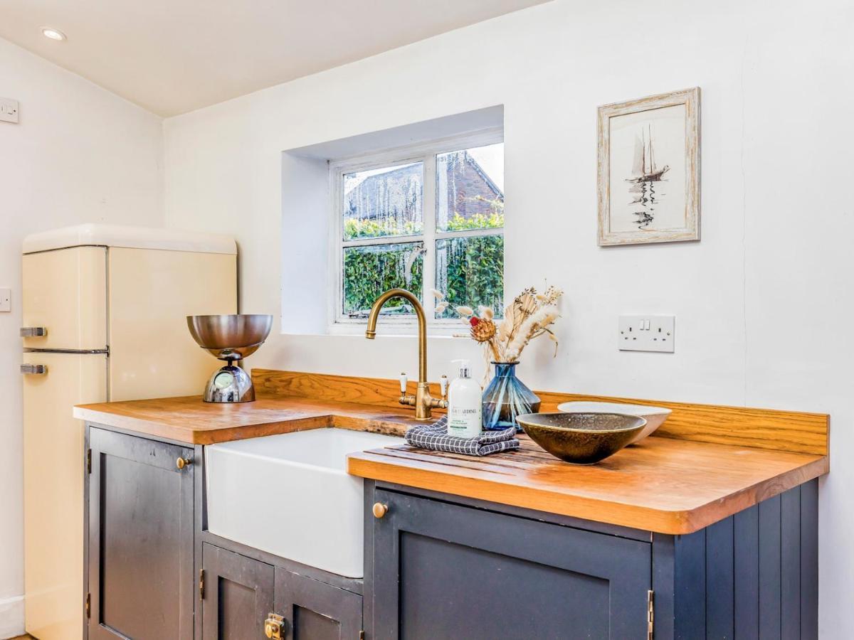 Pass The Keys Charming Downland Cottage ชิชิสเตอร์ ภายนอก รูปภาพ