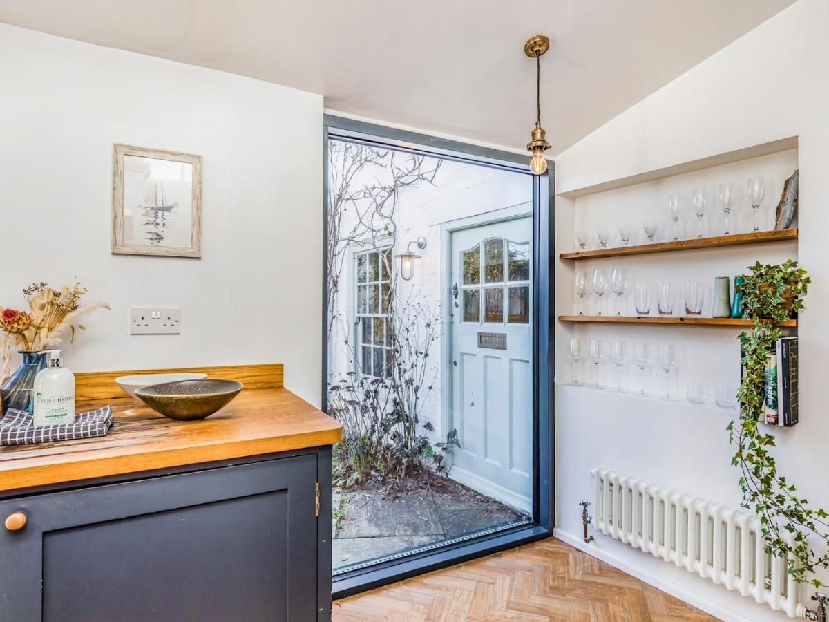 Pass The Keys Charming Downland Cottage ชิชิสเตอร์ ภายนอก รูปภาพ