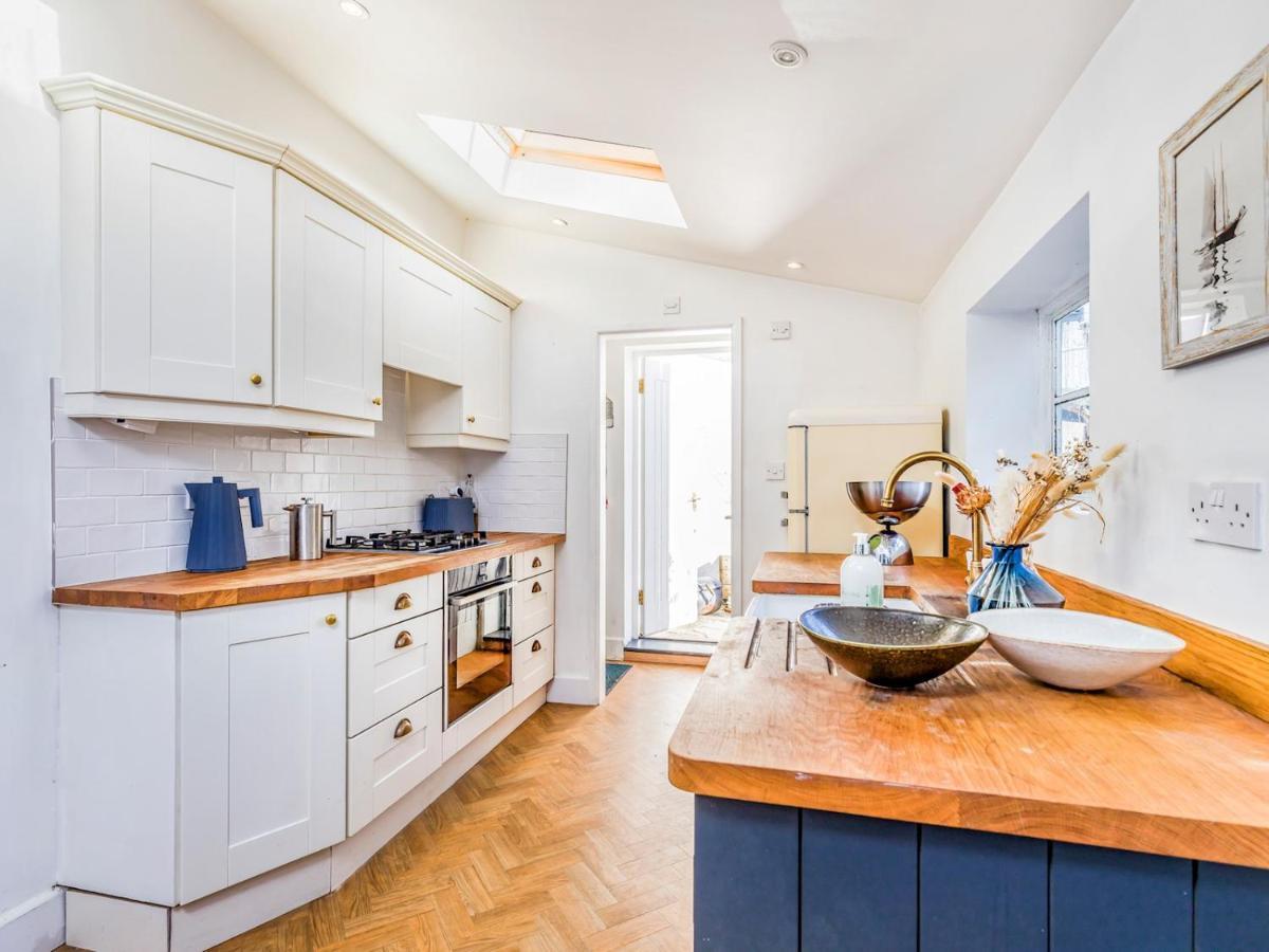 Pass The Keys Charming Downland Cottage ชิชิสเตอร์ ภายนอก รูปภาพ